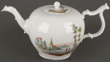 Teekanne. Closter Veilsdorf 1775. Balusterförmig, sich nach unten verjüngend. Gebogte