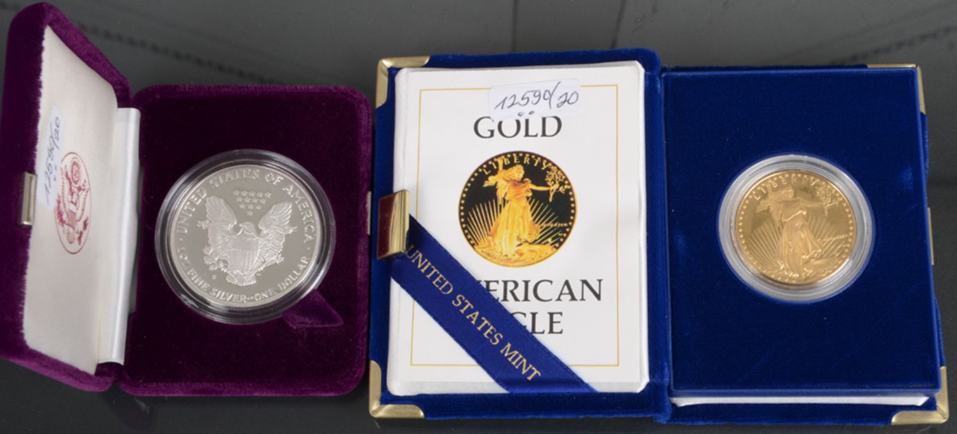 50-Dollar-Münze, Gold, ca. 34 g, und ein Dollar, Silber, ca. 31,50 g, jeweils im Etui.