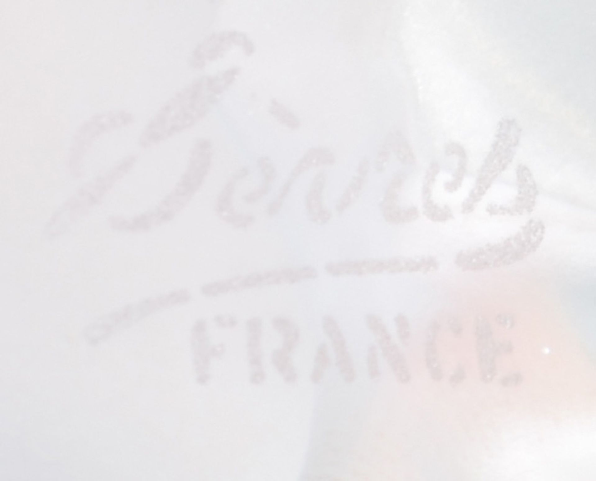 Eule. Sèvres 20. Jh. Farbloses opakes Satin-Kristall, am Boden Ätzsignatur „Sèvres FRANCE“, H=11,6 - Image 2 of 2