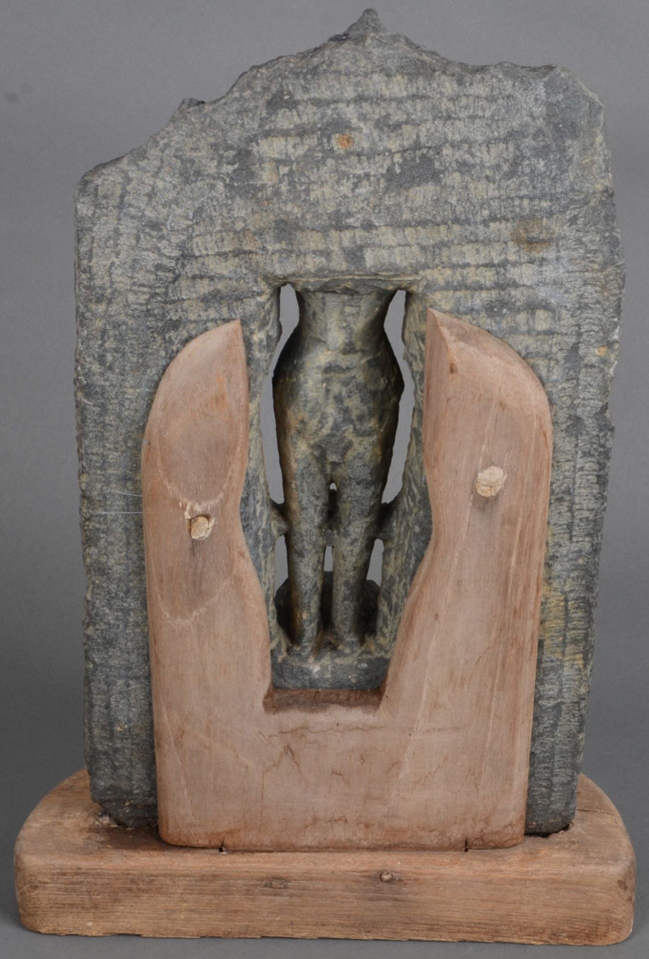 Bajra Sattva. Indien. Schiefer, gehauen, auf Holzsockel, H=34 cm. - Image 2 of 2