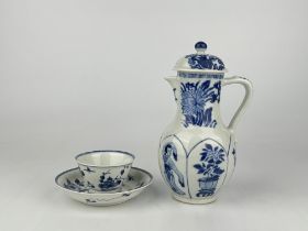 A set of Chinese tea cup with saucer and teapot, KangXi Pr. 