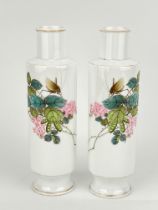 A pair of Chinese Famille Rose vases, Qing Dynastry Pr. 
