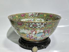 A Chinese  Cantoness enamel bowl, Qing Dynastry Pr. 