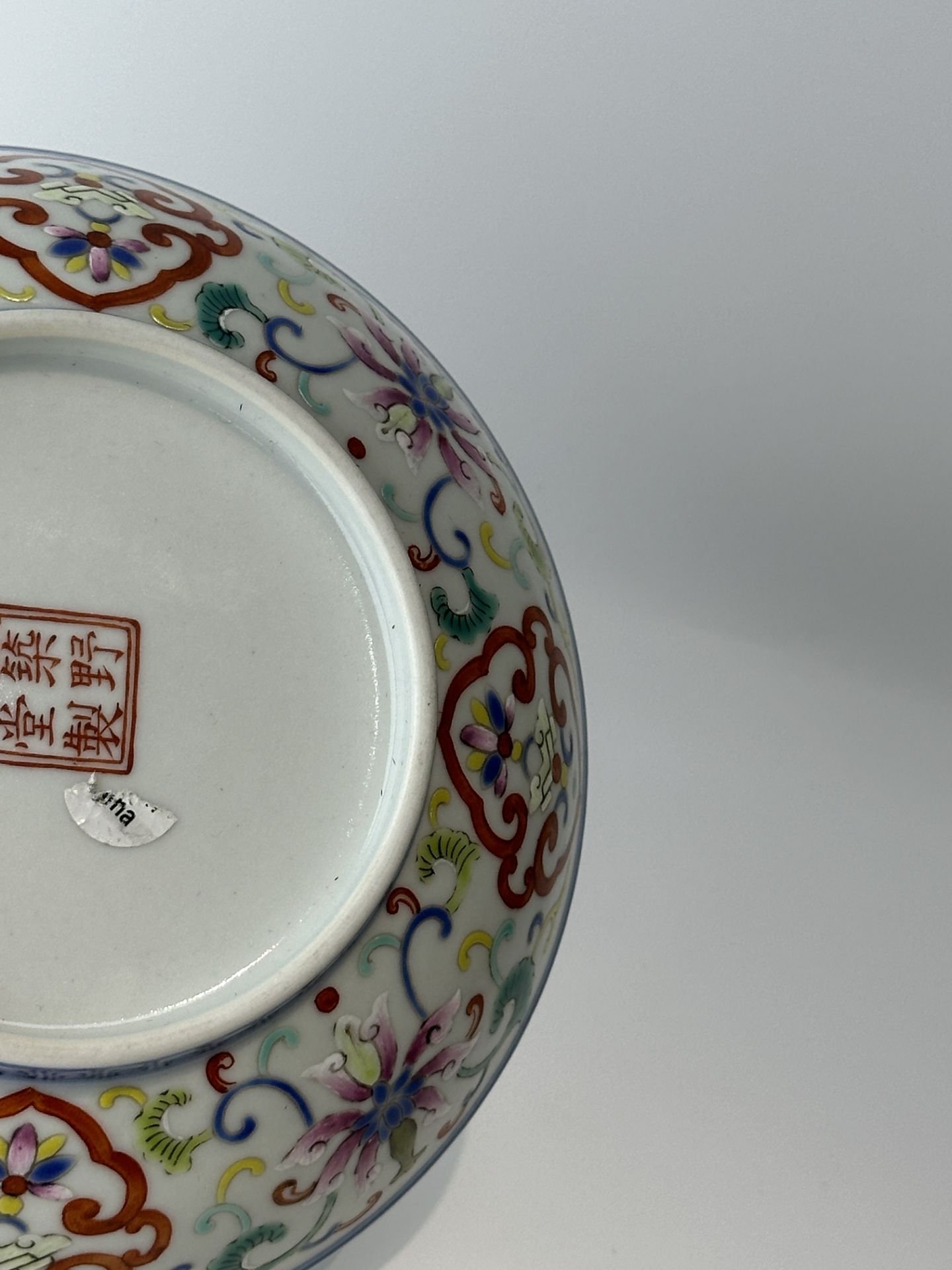 A Chinese Famille Rose dish, 18TH/19TH Century Pr.  - Bild 10 aus 11