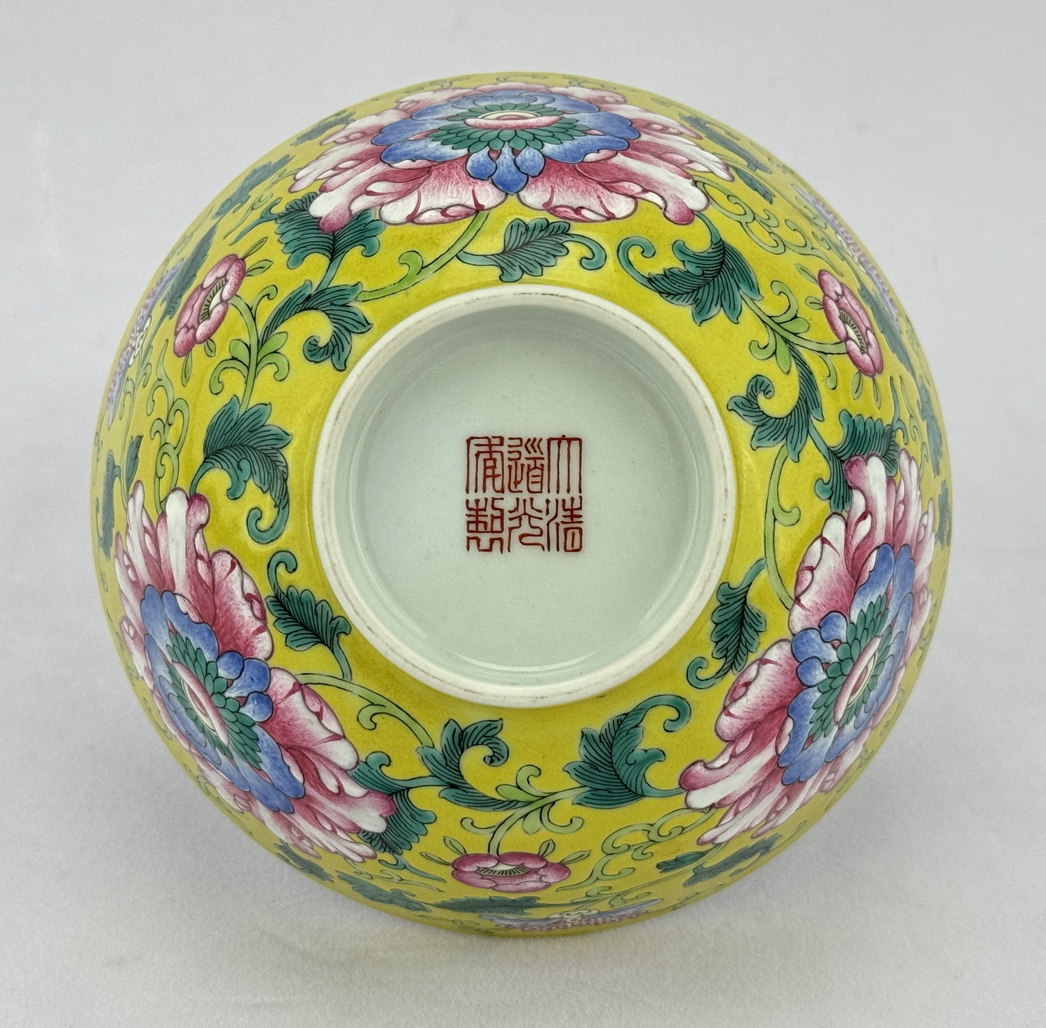 A Chinese Famille Rose bowl, 18TH/19TH Century Pr.  - Image 4 of 6