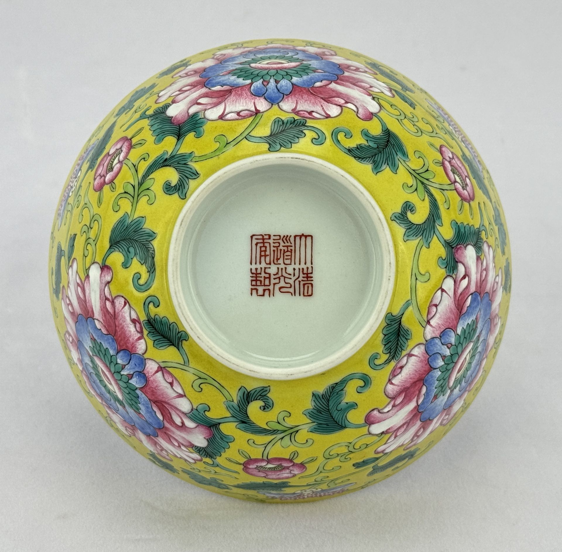 A Chinese Famille Rose bowl, 18TH/19TH Century Pr.  - Image 4 of 6