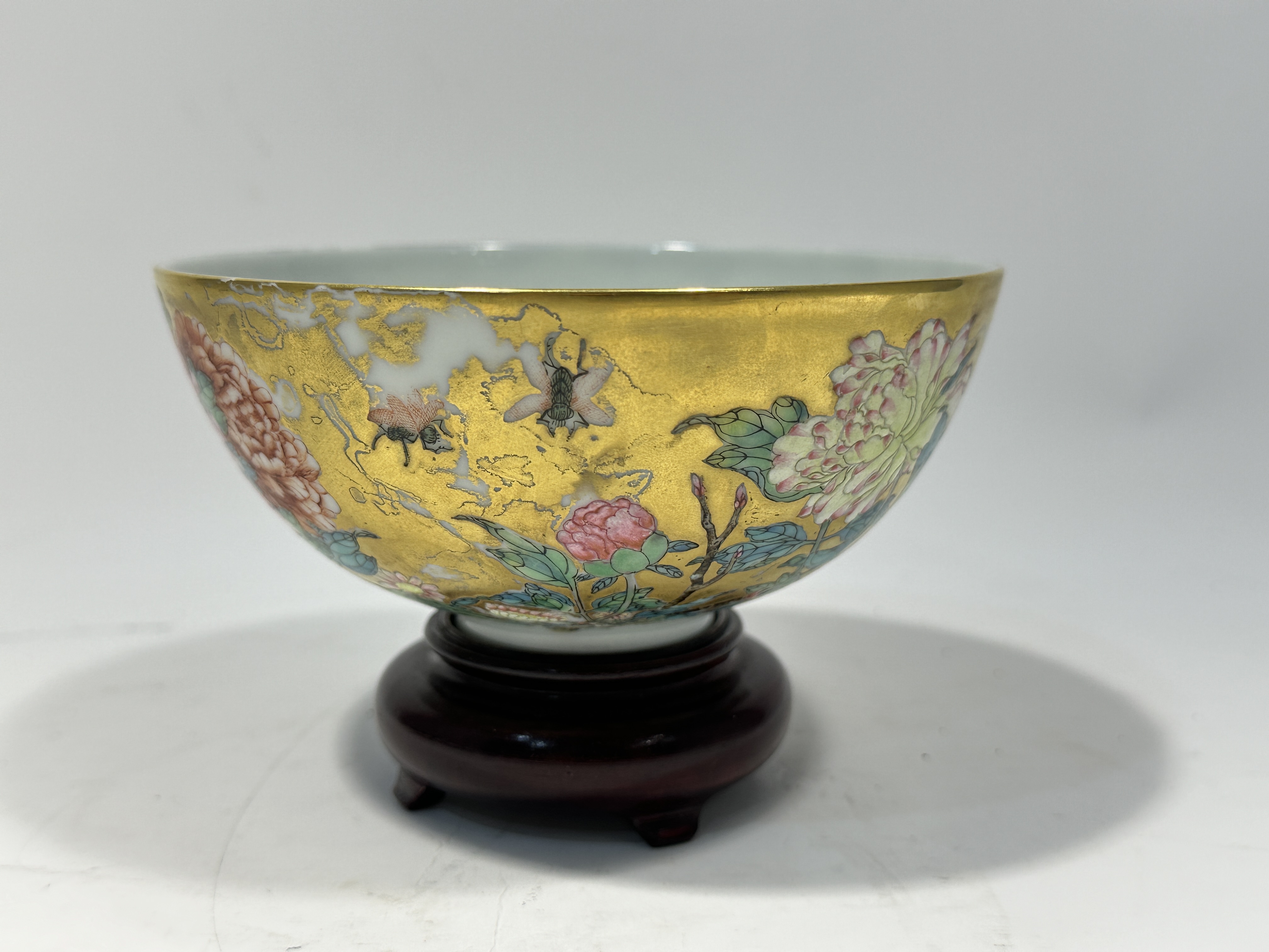 A rare enamel bowl, YongZheng Mark. - Image 3 of 17