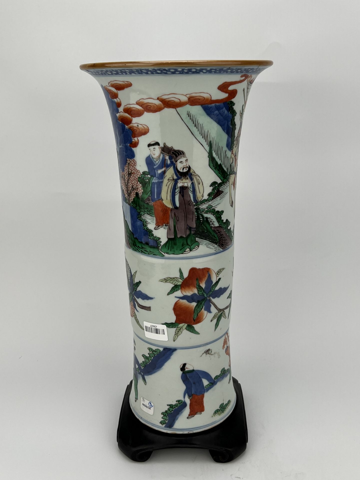 A Chinese Gu-type Famille Rose vase, 17TH/18TH Century Pr.  - Bild 4 aus 11