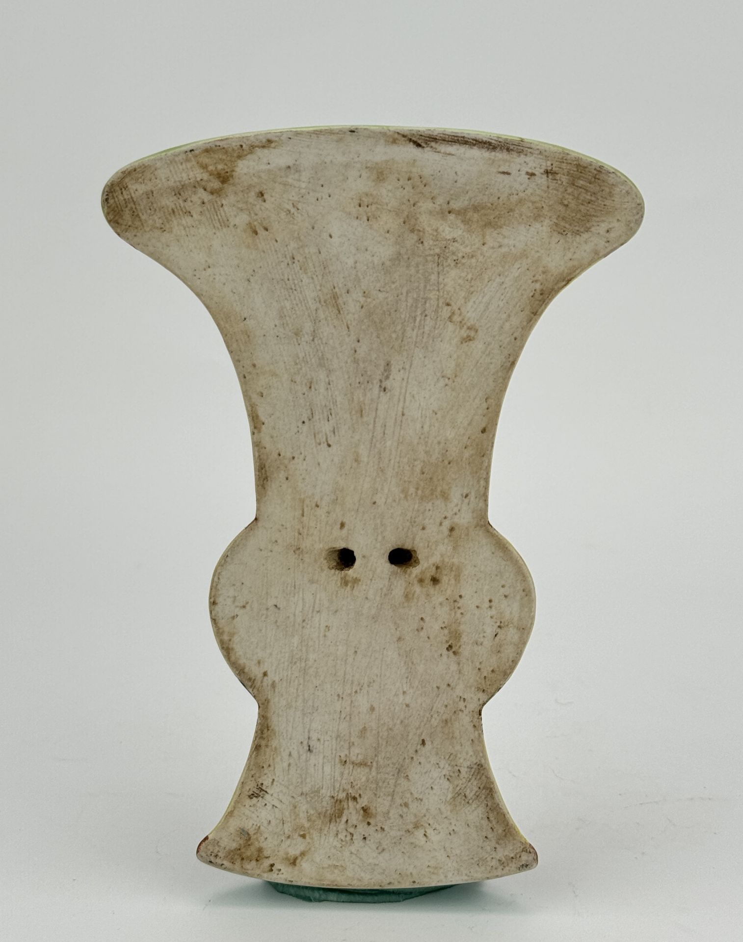 A Chinese hanging vase, 17TH/18TH Century Pr.  - Bild 3 aus 3