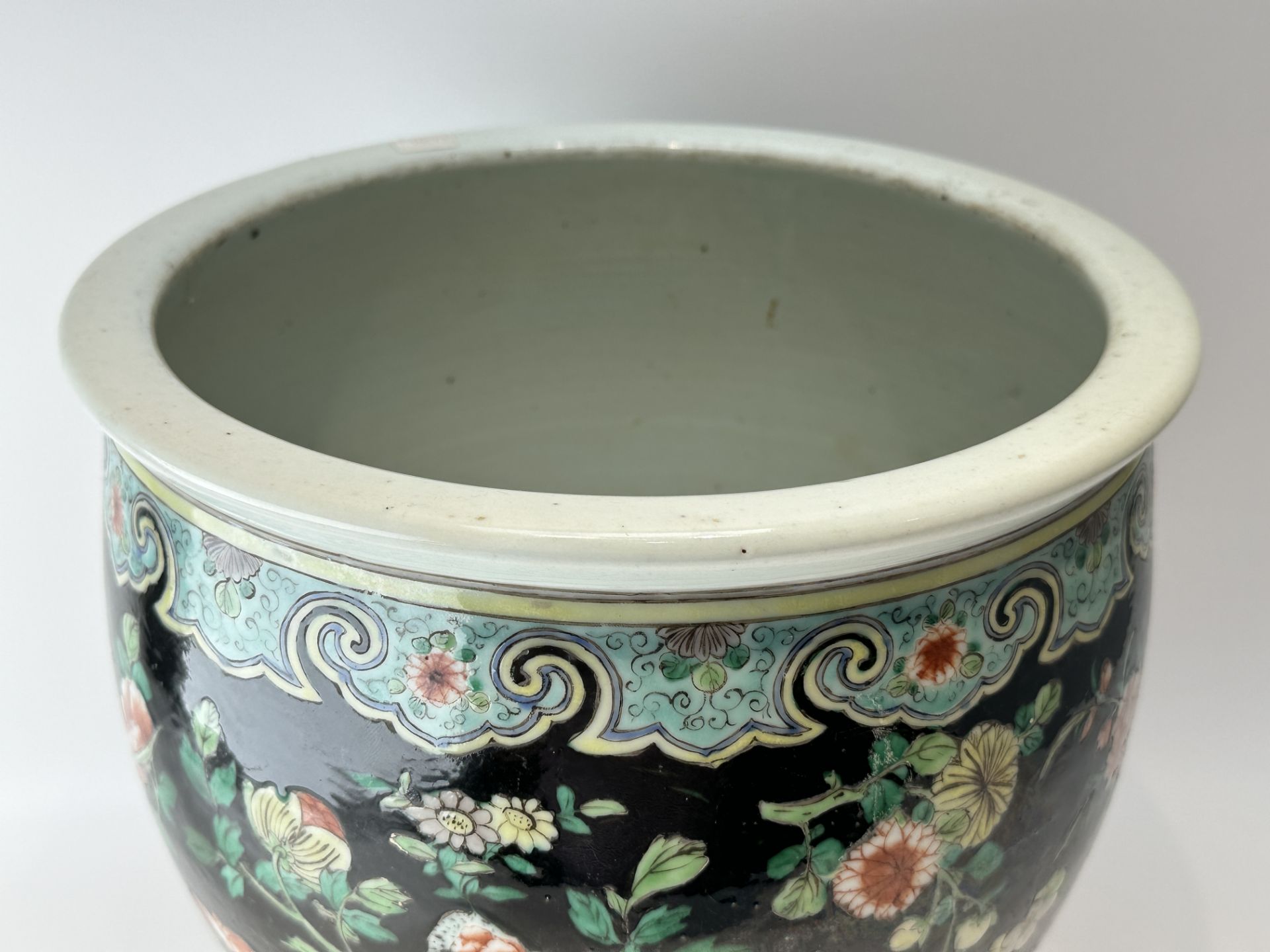 A Chinese Famille Rose jar, 19TH/20TH Century Pr.  - Bild 5 aus 15