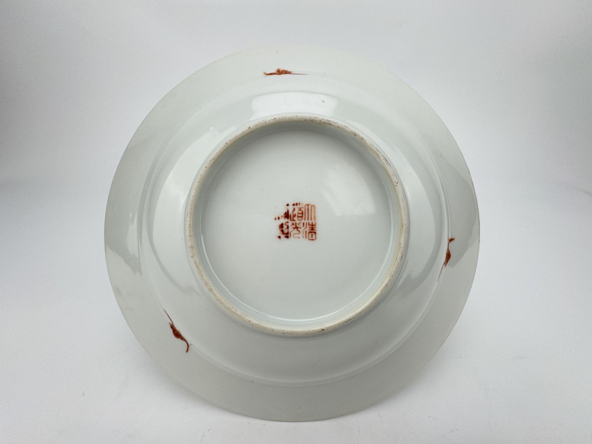 A Chinese Famille Rose dish, 17TH/18TH Century Pr. - Bild 5 aus 6