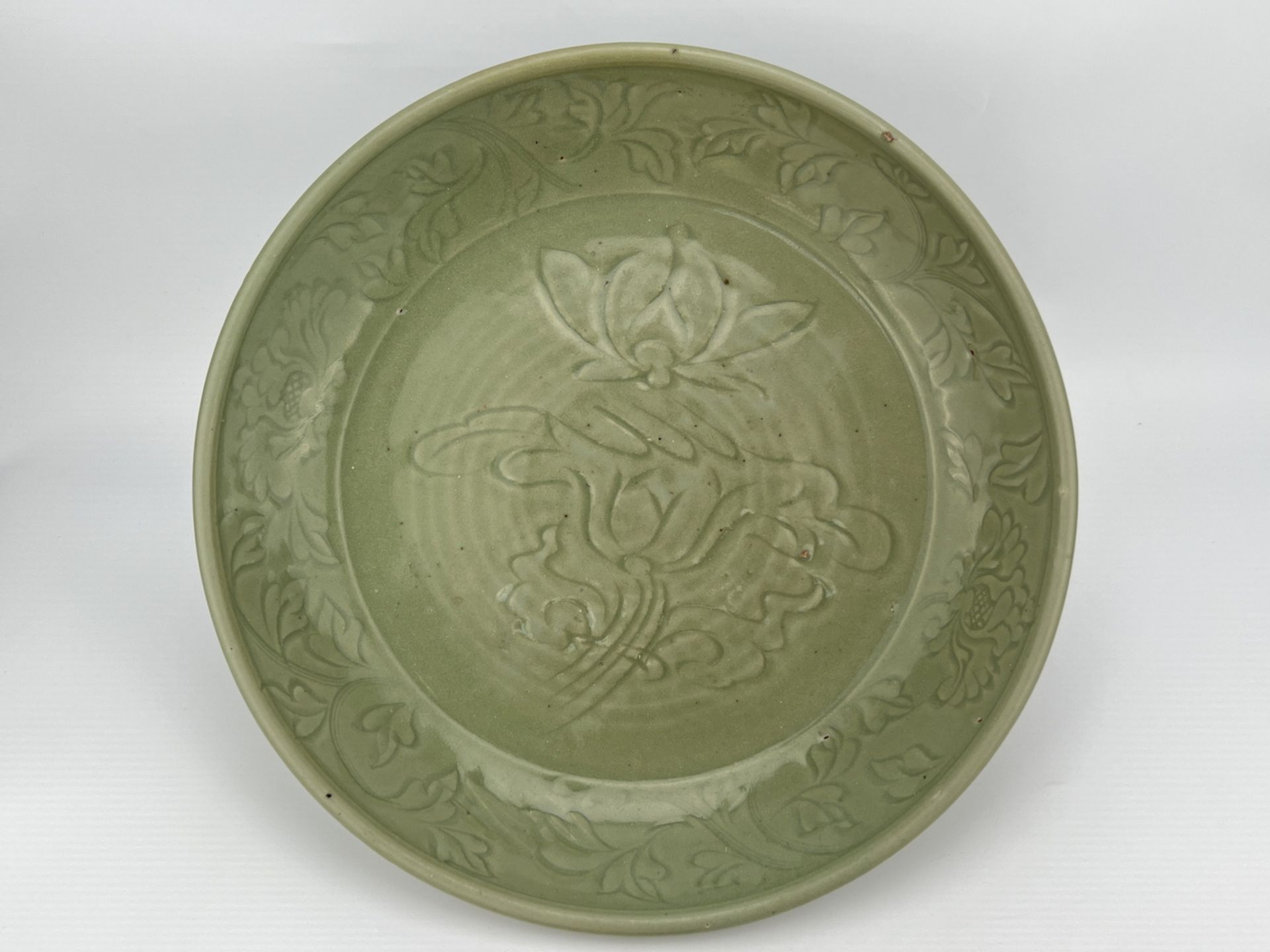 A Chinese celadon dish, 16TH/17TH Century Pr. 