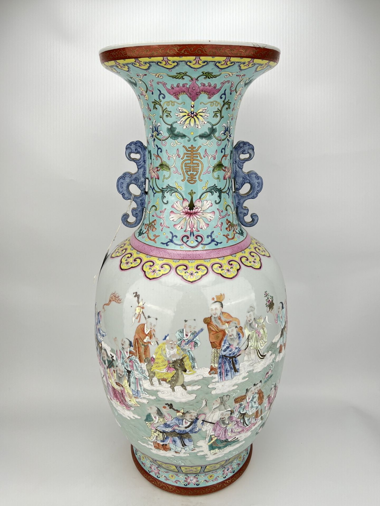 An extra ordinary large size of Chinese Famille Rose rose vase, 18TH/19TH Century Pr. 