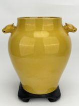 A Chinese vase, 17TH/18TH Century Pr.