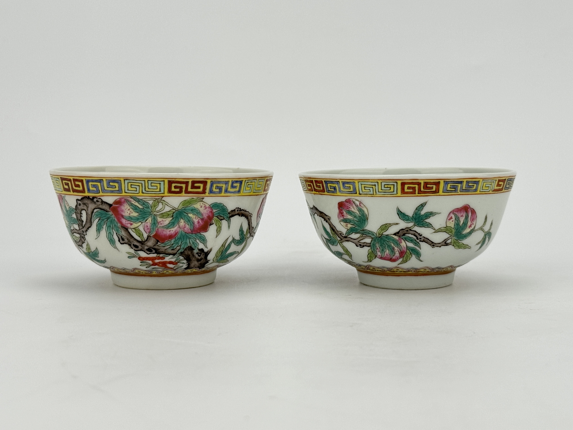 A pair of Chinese Famille Rose bowls, 18TH/19TH Century Pr. 