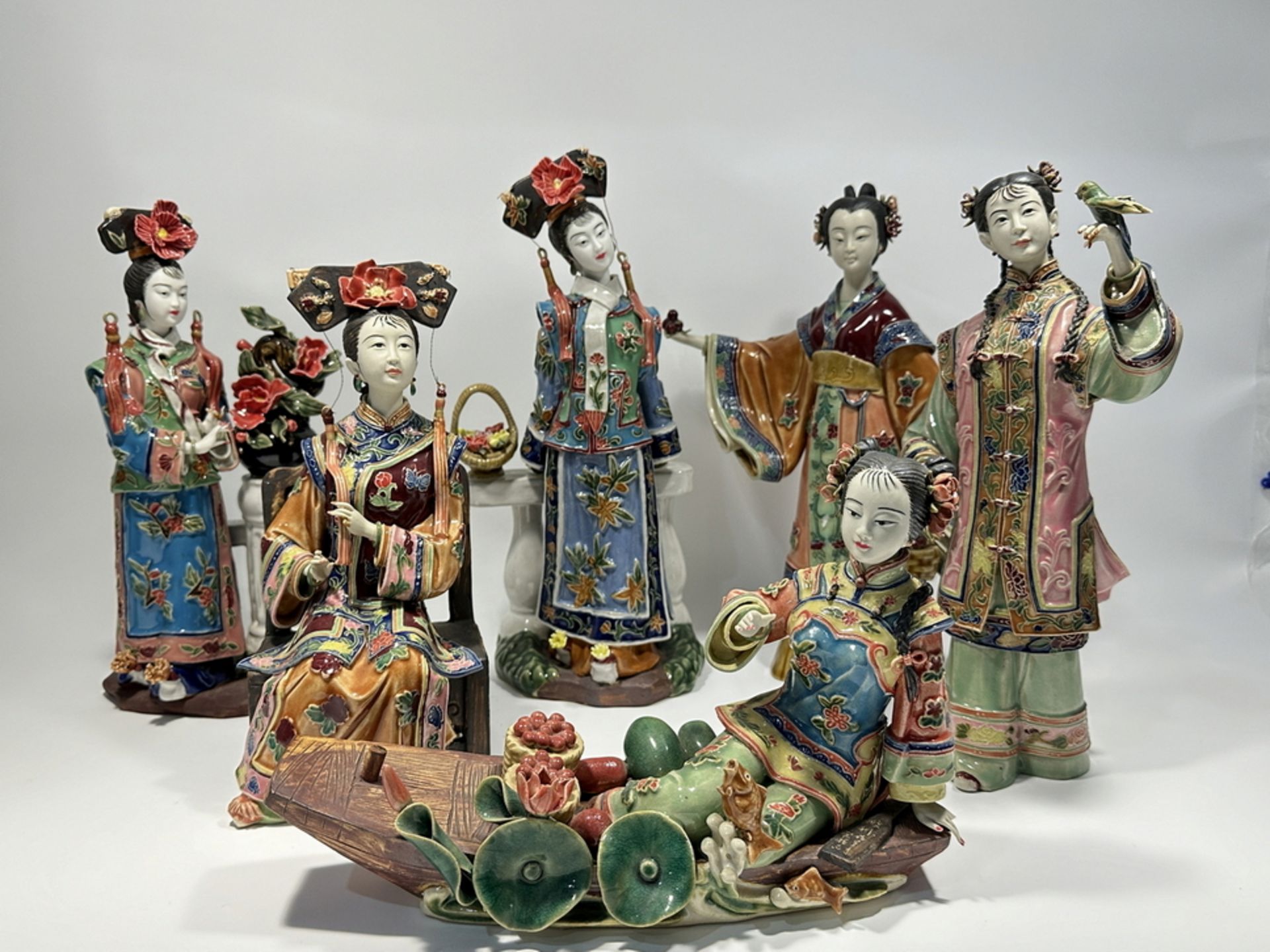 A set of creamic figures, 19TH/20TH Century Pr. 