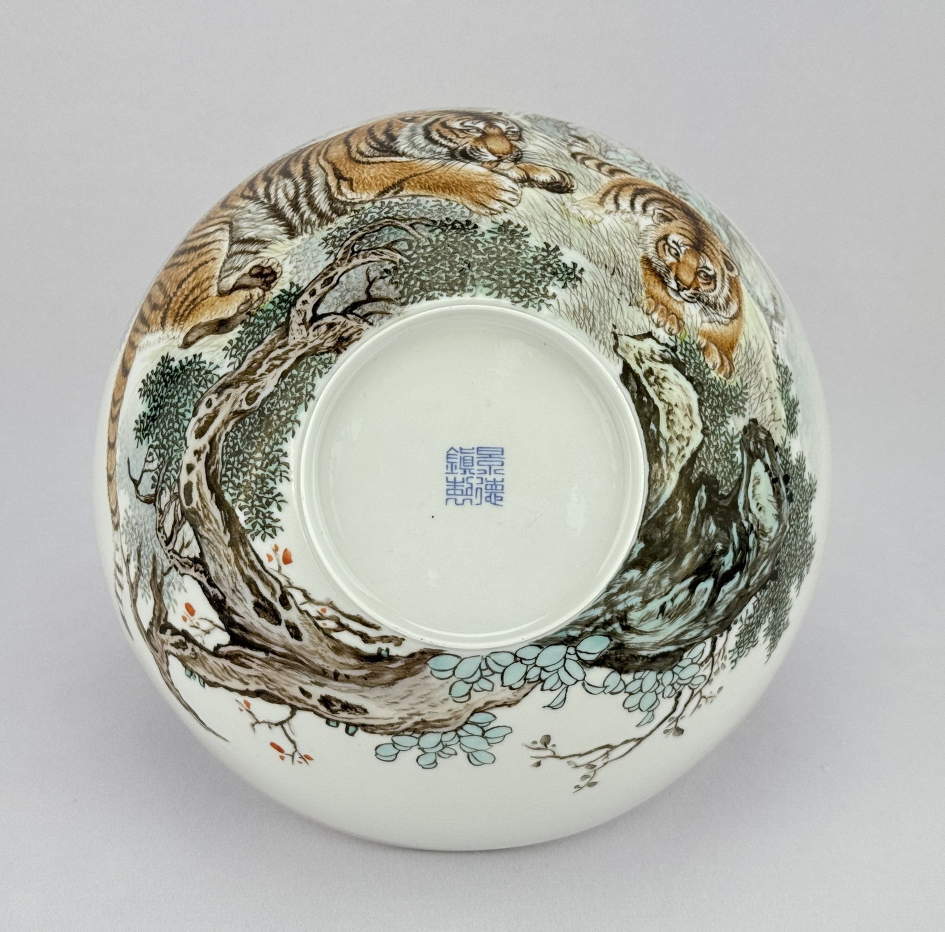 A Chinese Famille Rose bowl, 19TH/20TH Century Pr.  - Image 6 of 8