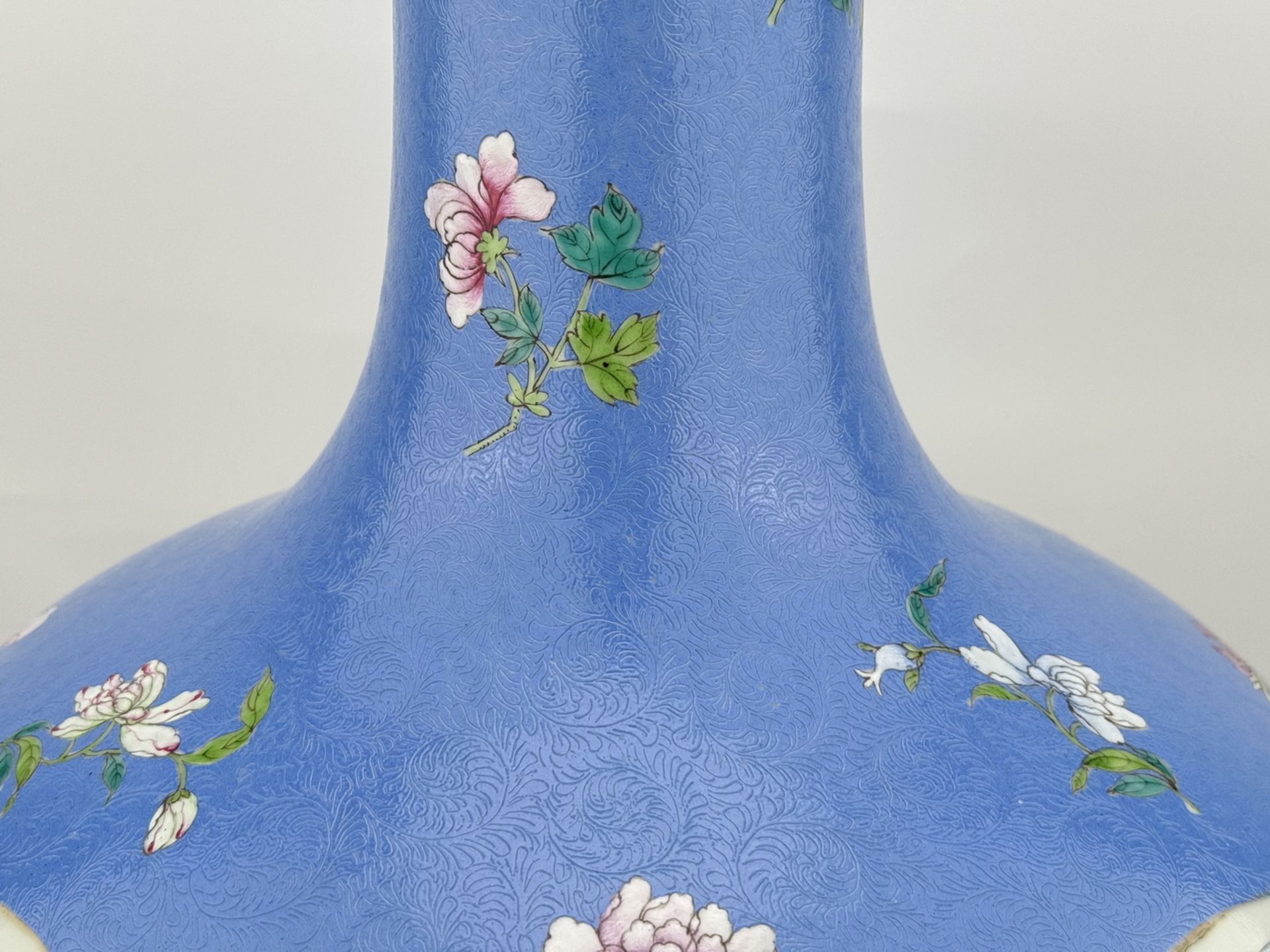 A Chinese Famille Rose vase, 17TH/18TH Century Pr.   - Image 8 of 10