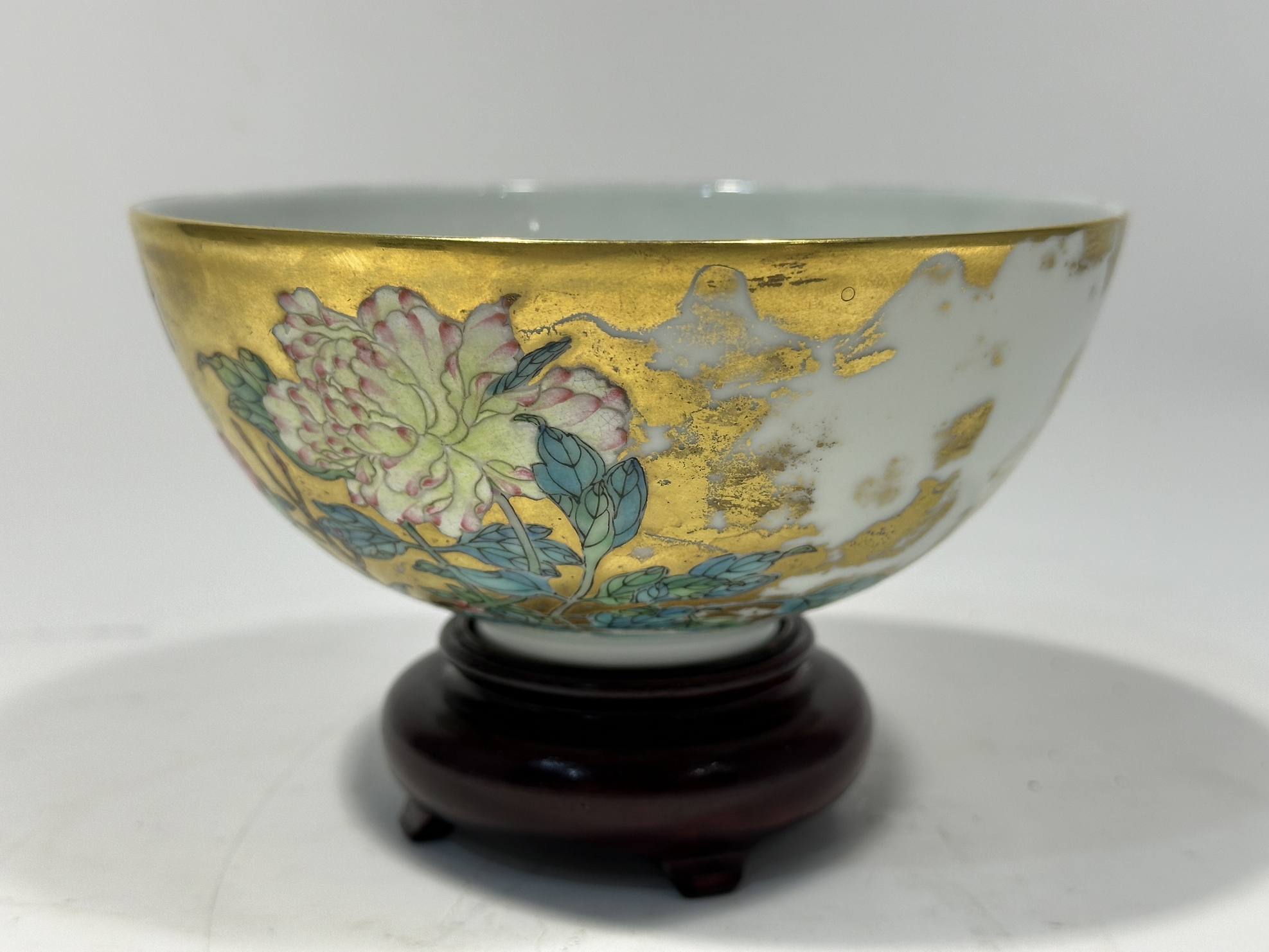 A rare enamel bowl, YongZheng Mark. - Image 4 of 17