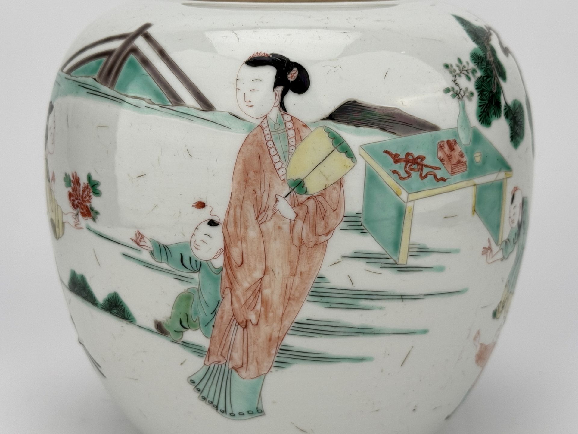 A Chinese Famille Rose jar, 16TH/17TH Century Pr.  - Image 4 of 9