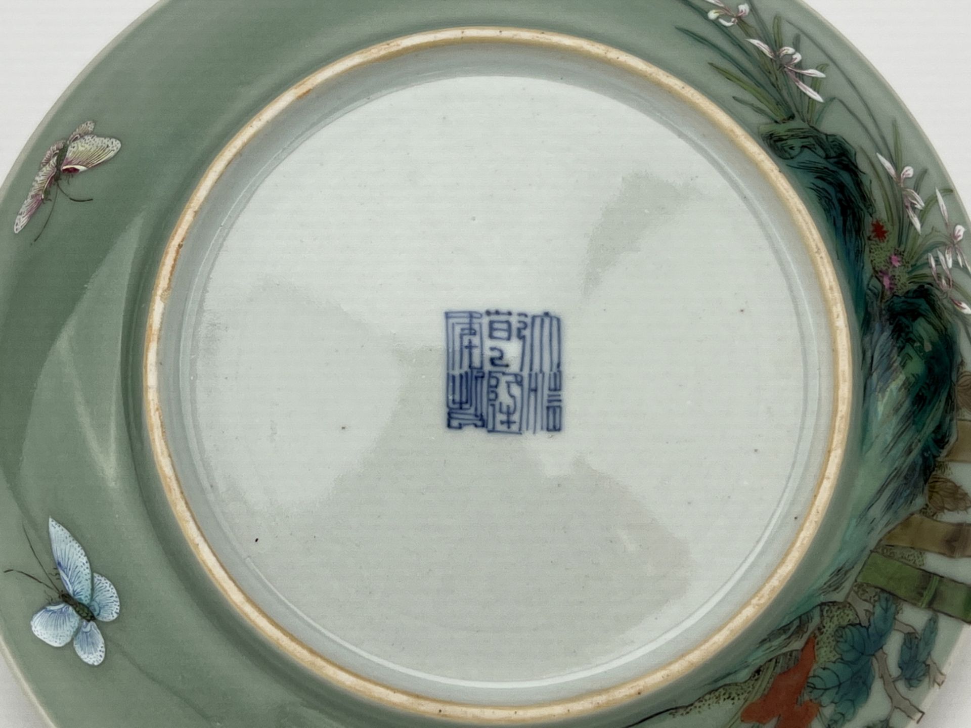 A Chinese Famille Rose dish, 19TH/20TH Century Pr.  - Bild 7 aus 8