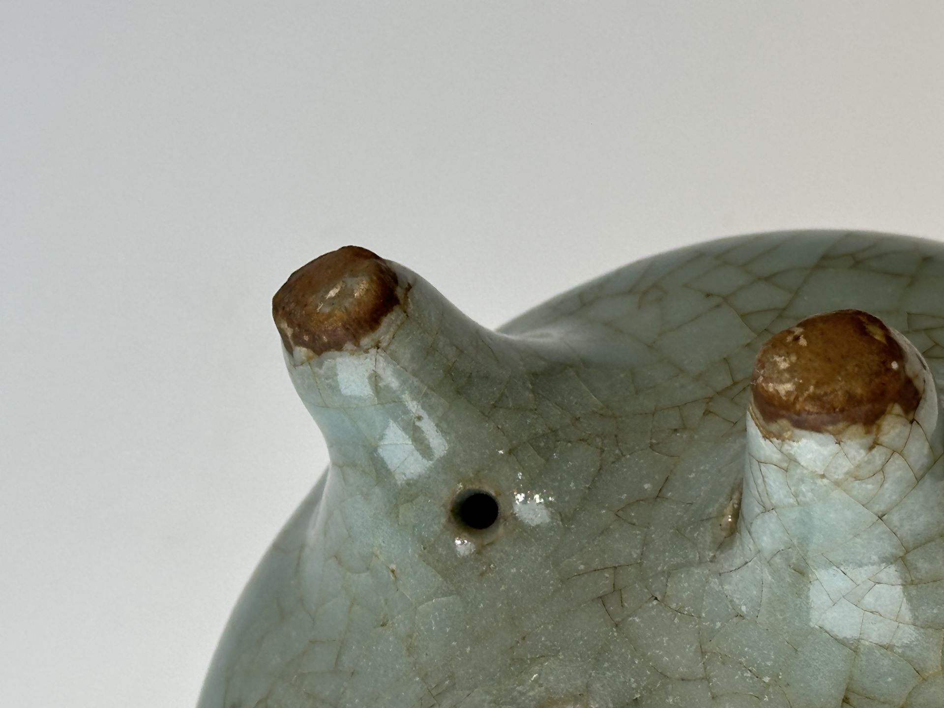 A Chinese celadon censor, 16TH/17TH Century Pr.  - Image 8 of 8