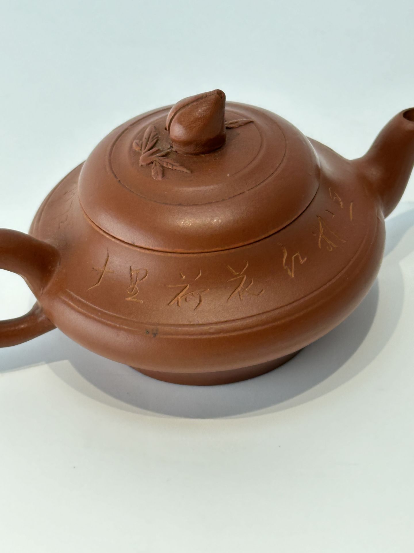 A Chinese miniature teapot, 19TH/20TH Century Pr.  - Bild 10 aus 11