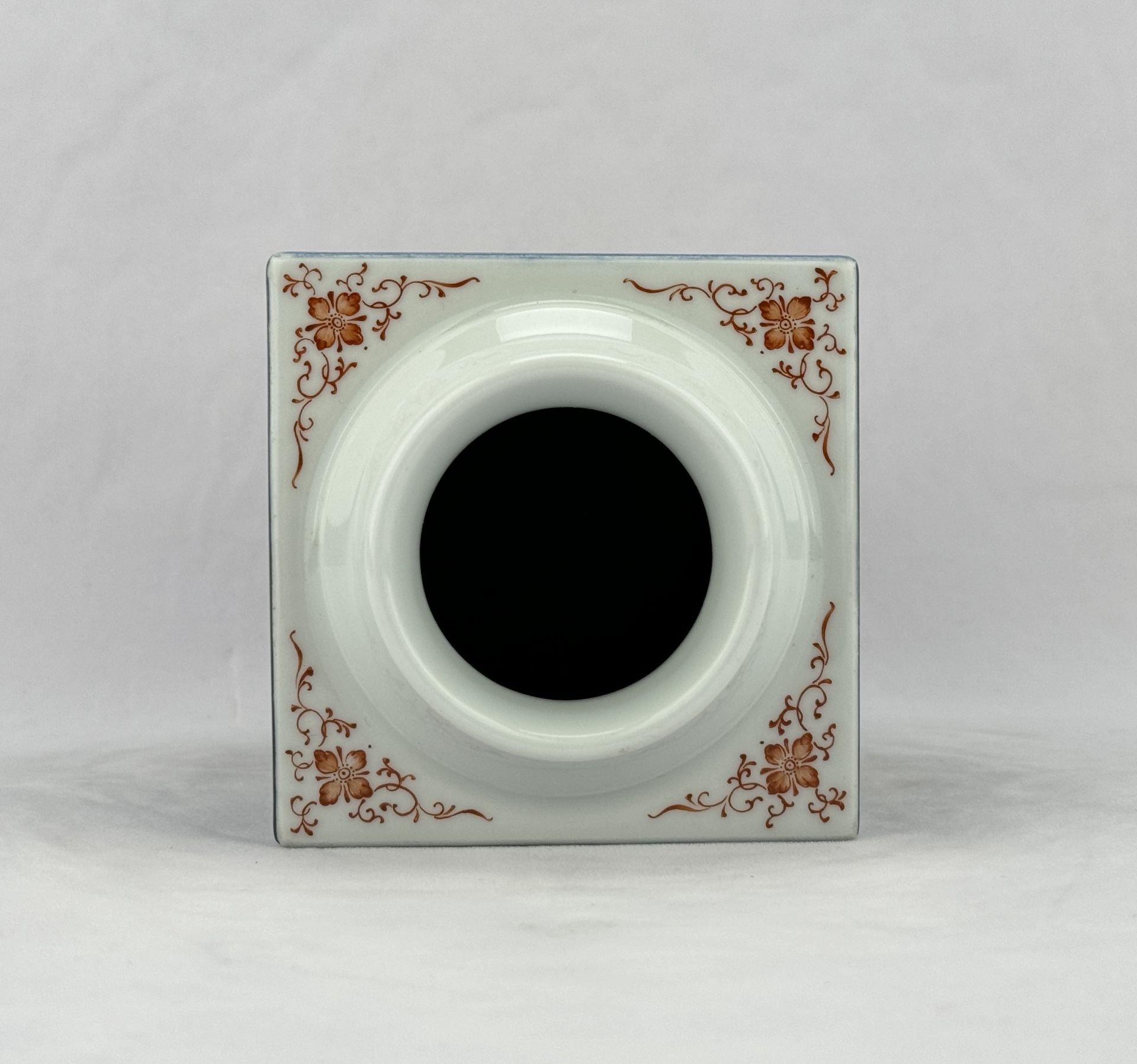A Chinese rectangle vase, 19TH/21TH Century Pr. - Bild 6 aus 8