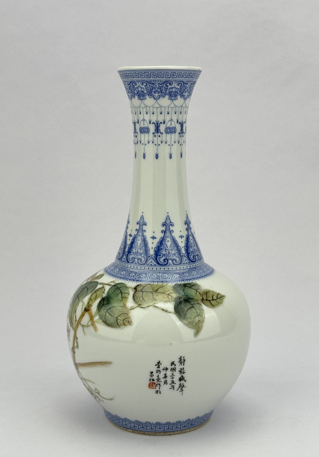 A Chinese Famille Rose vase, 19TH/20TH Century Pr.  - Bild 2 aus 6