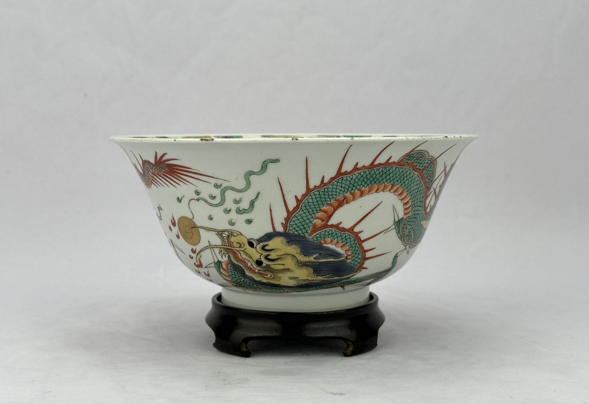 A Chinese Famille Rose bowl, 17TH/18TH Century Pr. - Bild 3 aus 10