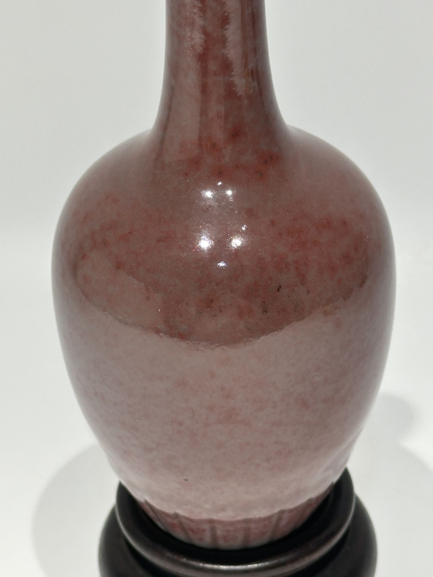 A Chinese red vase, 18TH/19TH Century Pr.  - Bild 3 aus 9