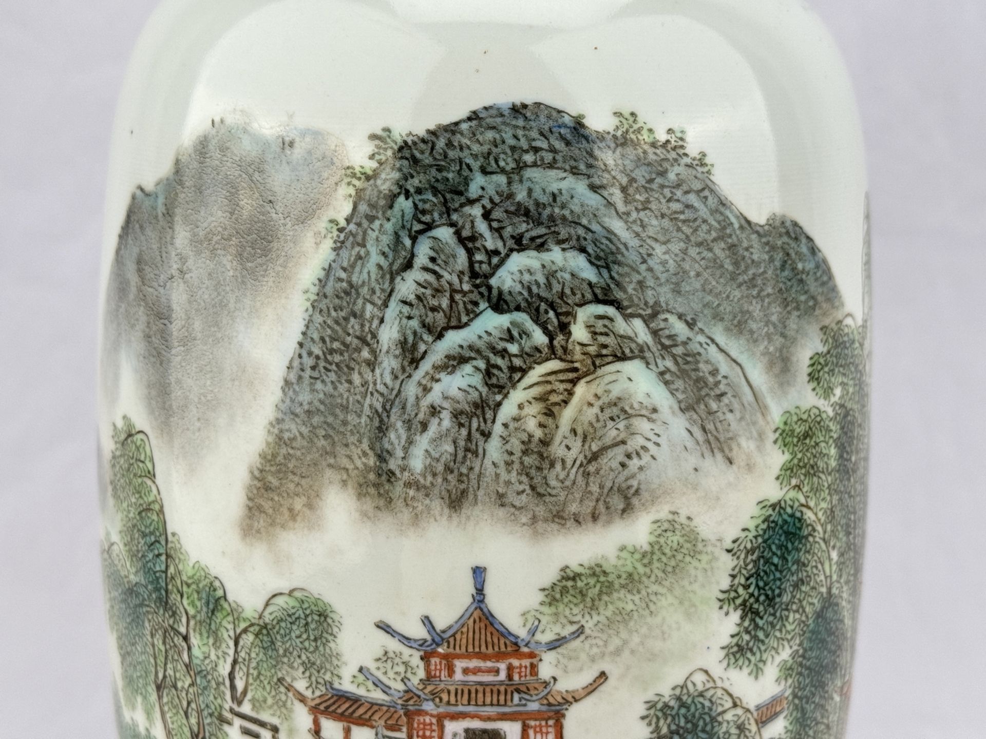 A Chinese porcelain vase, 19TH/21TH Century Pr. - Bild 5 aus 13