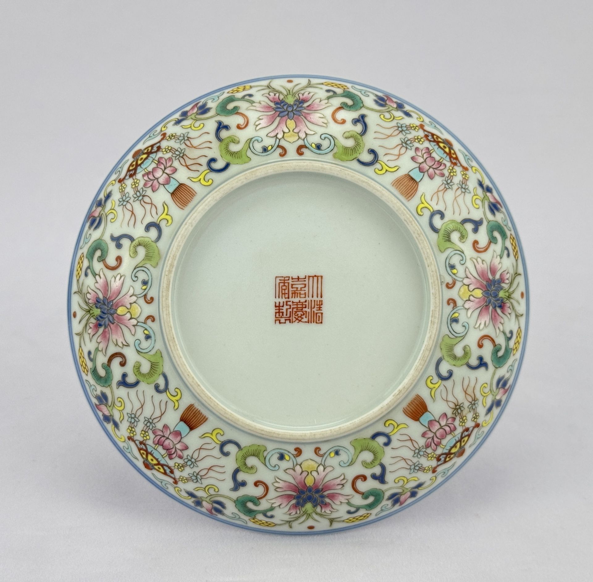 A Chinese Famille Rose dish, 18TH/19TH Century Pr.  - Bild 2 aus 5