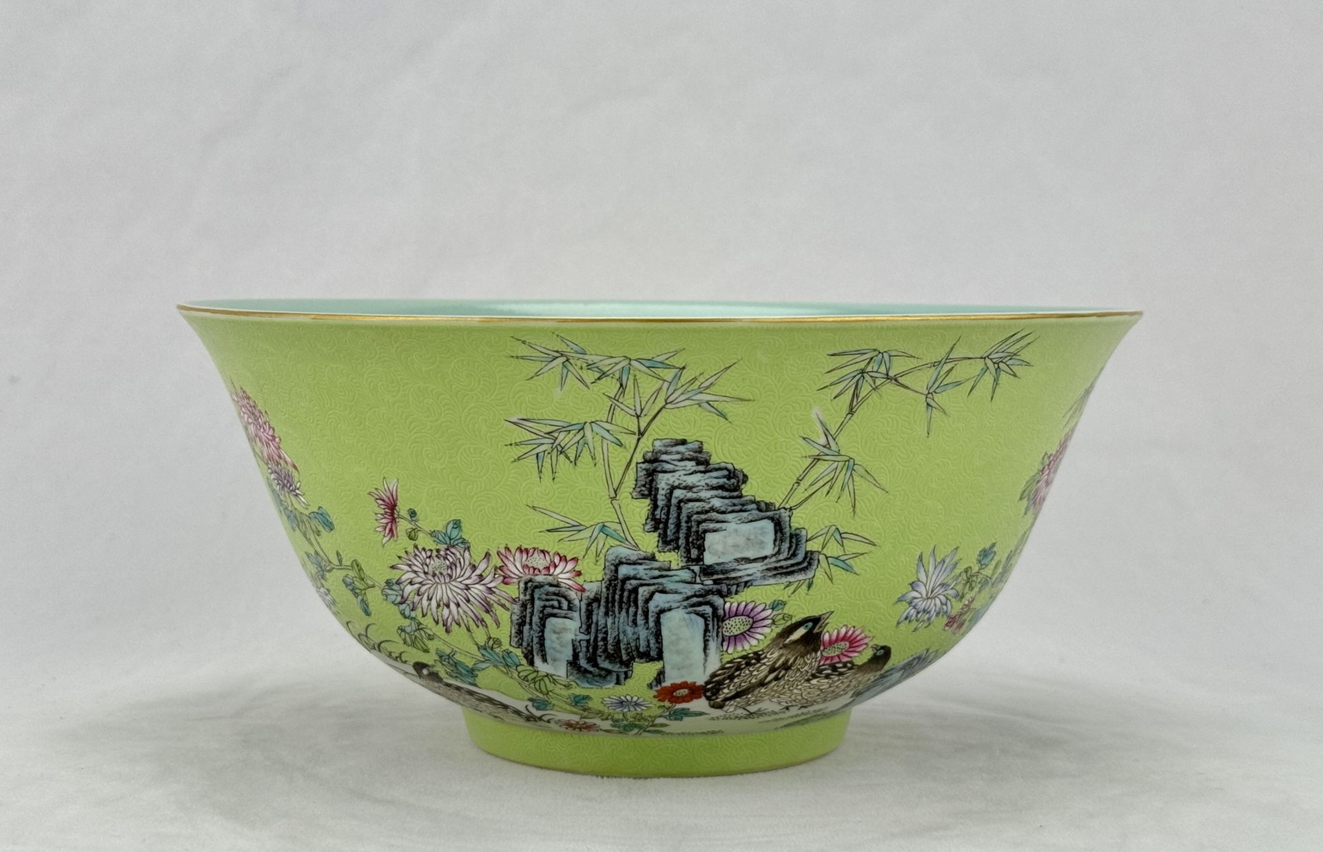 A Chinese Famille Rose bowl, 17TH/18TH Century Pr. 