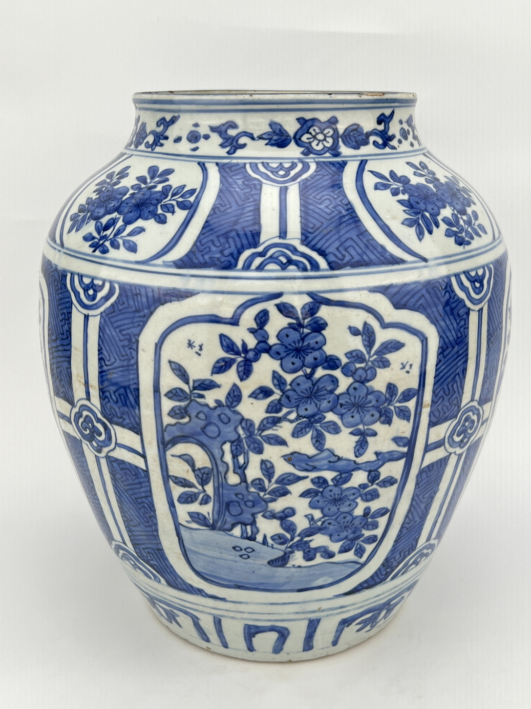 A Chinese Blue&White jar, 16TH/17TH Century Pr. 