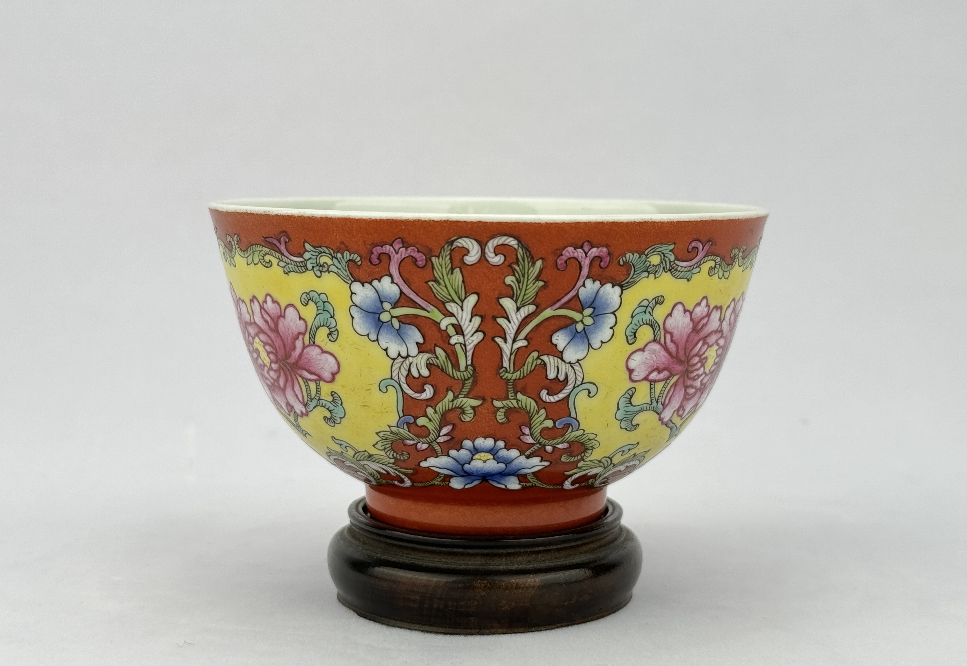 A Chinese Famille Rose bowl, 19TH/20TH Century Pr.  - Image 2 of 6