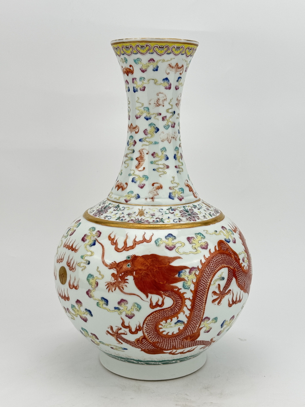 A Chinese Famille Rose vase, 19TH/20TH Century Pr. 