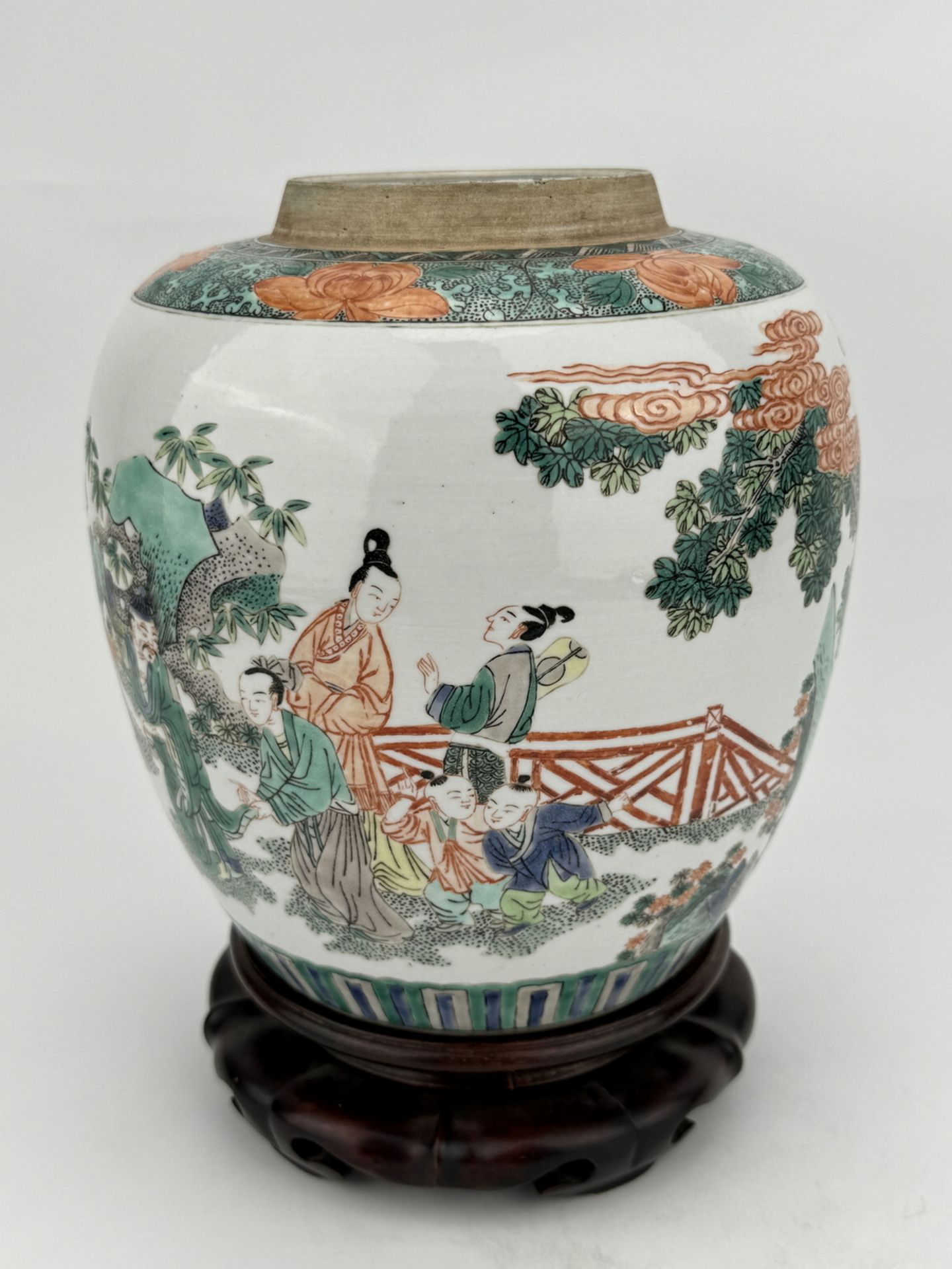 A Chinese Famille Rose jar, 17TH/18TH Century Pr.  - Image 3 of 9