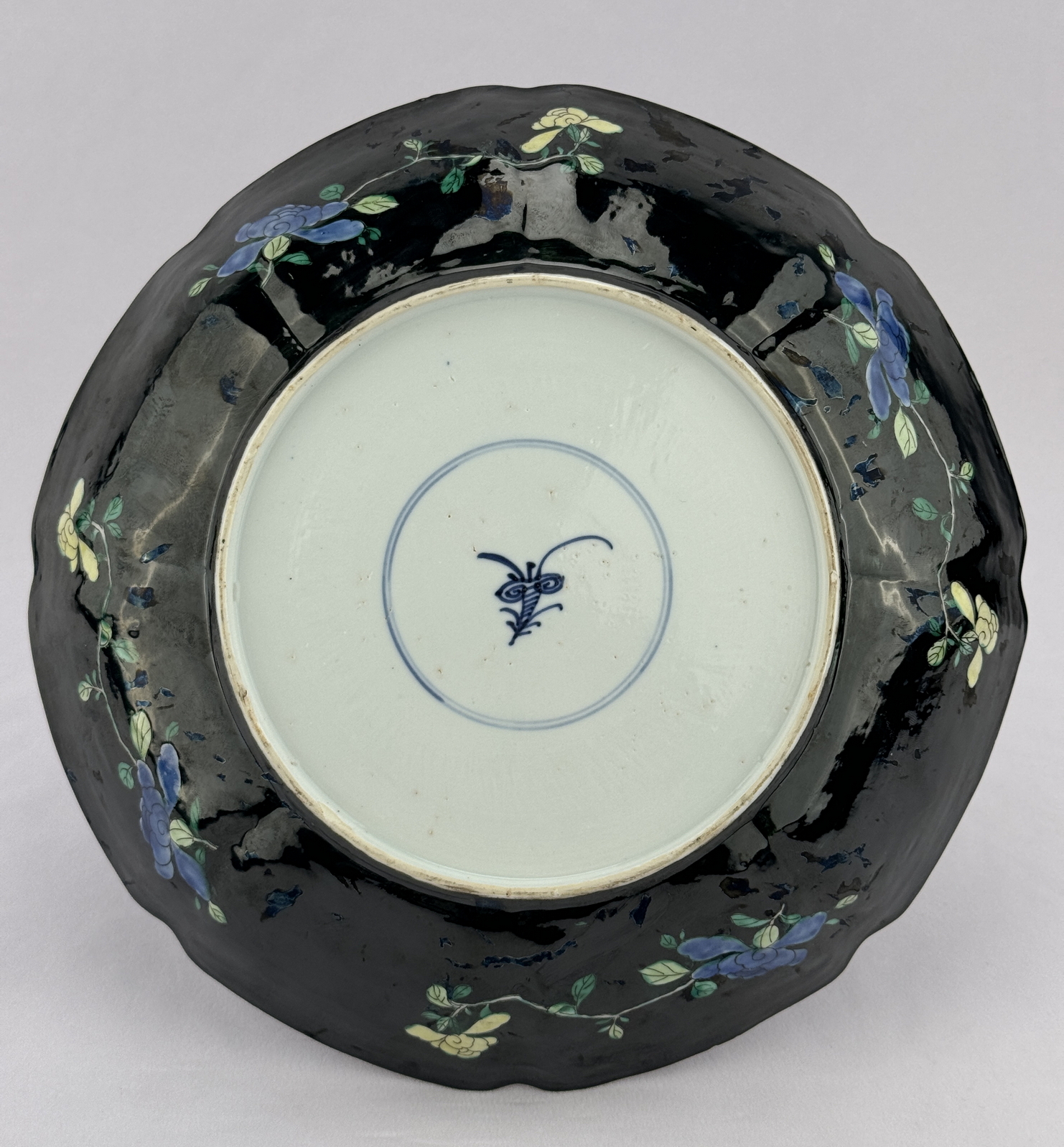 A Chinese Famille Rose dish, 17TH/18TH Century Pr. - Image 2 of 9