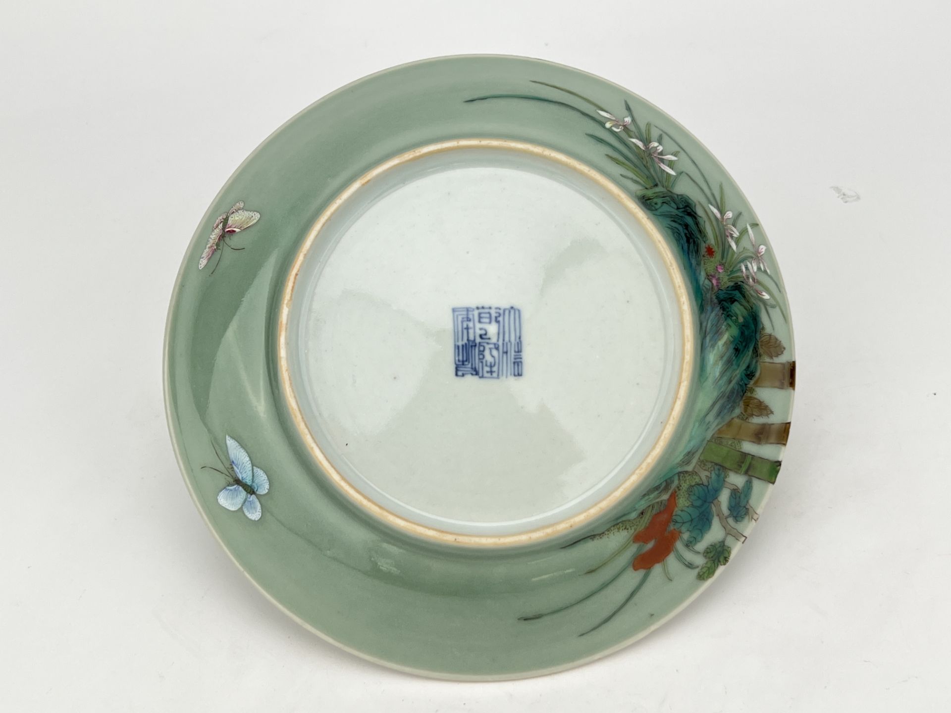 A Chinese Famille Rose dish, 19TH/20TH Century Pr.  - Bild 4 aus 8