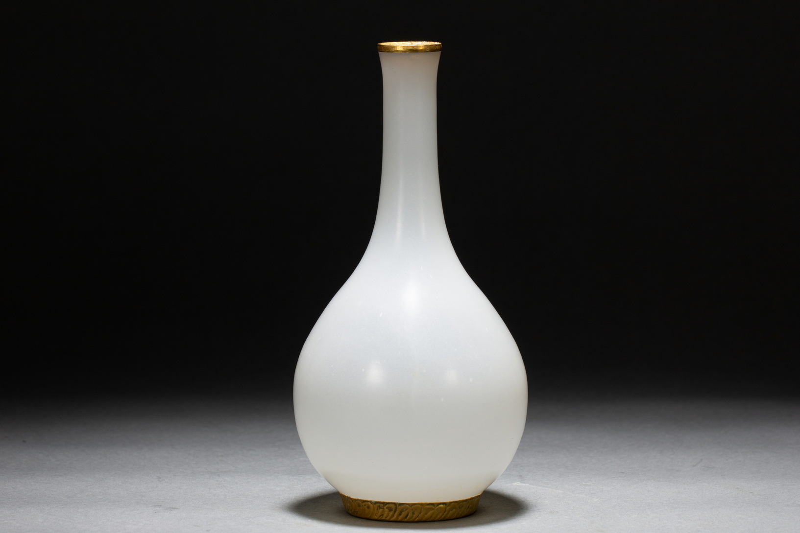 A Chinese glass vase, 18TH/19TH Century Pr. 