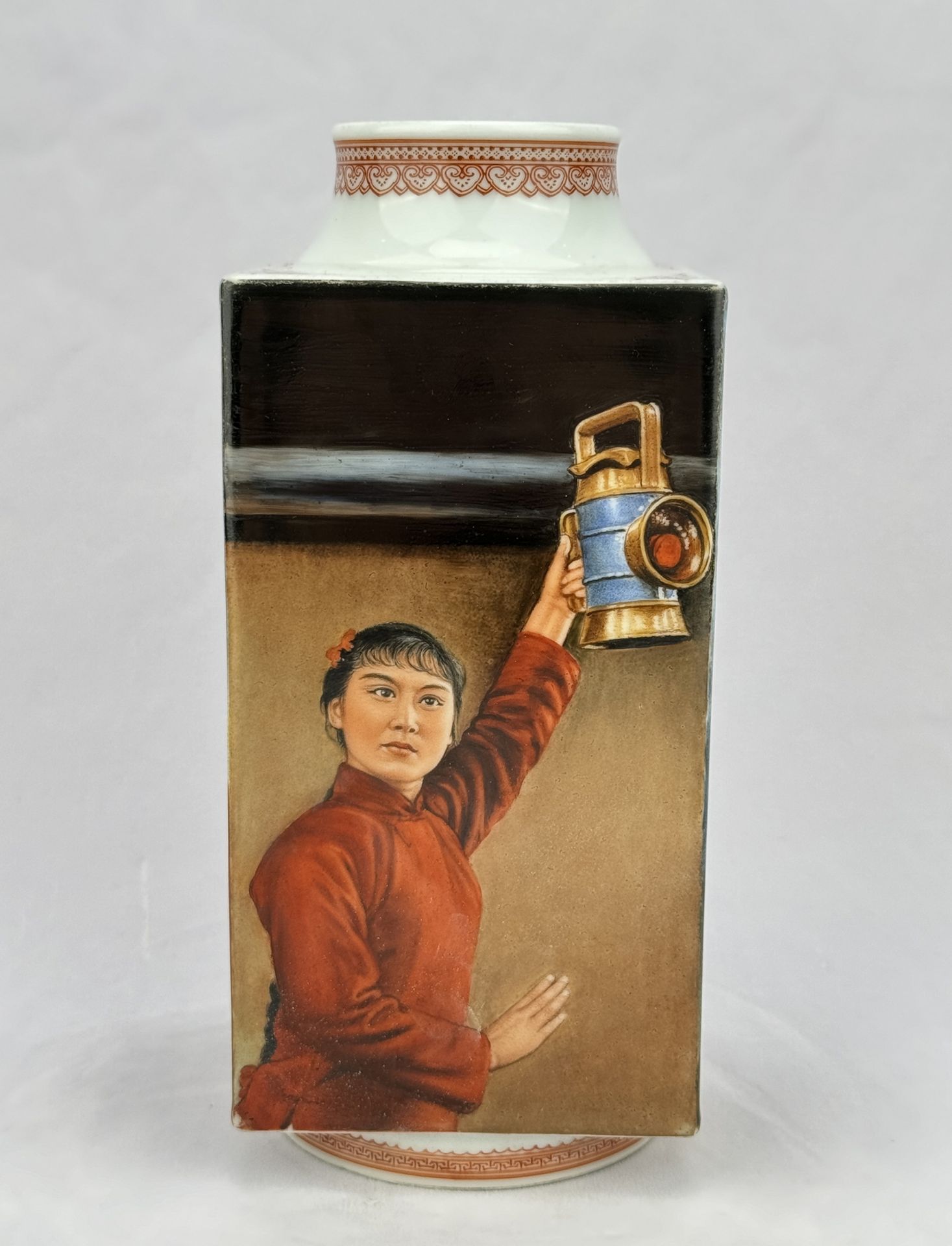 A Chinese rectangle vase, 19TH/20TH Century Pr.  - Image 4 of 8