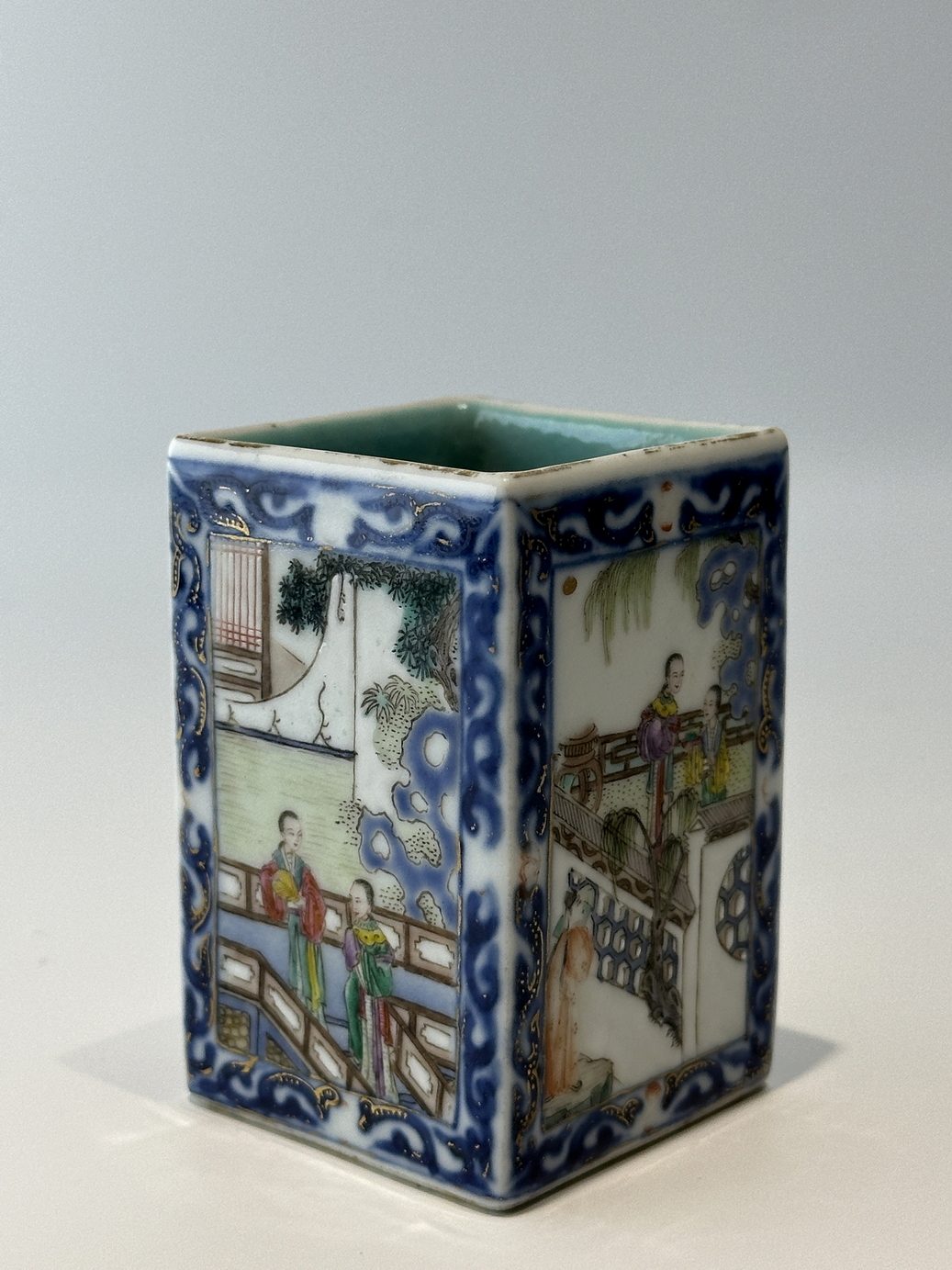 A Chinese rectangle Famille Rose brush pot, 17TH/18TH Century Pr. 