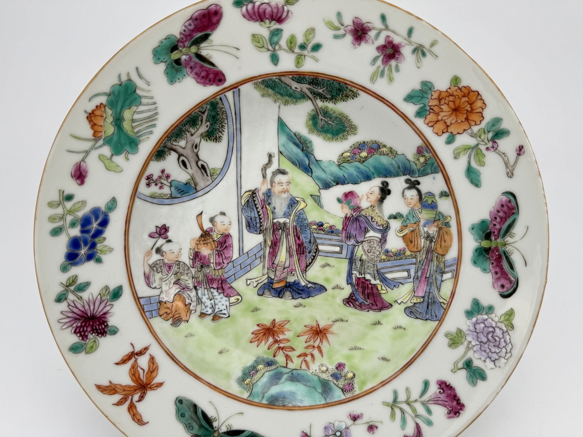 A Chinese Famille Rose dish, 17TH/18TH Century Pr. - Bild 2 aus 6