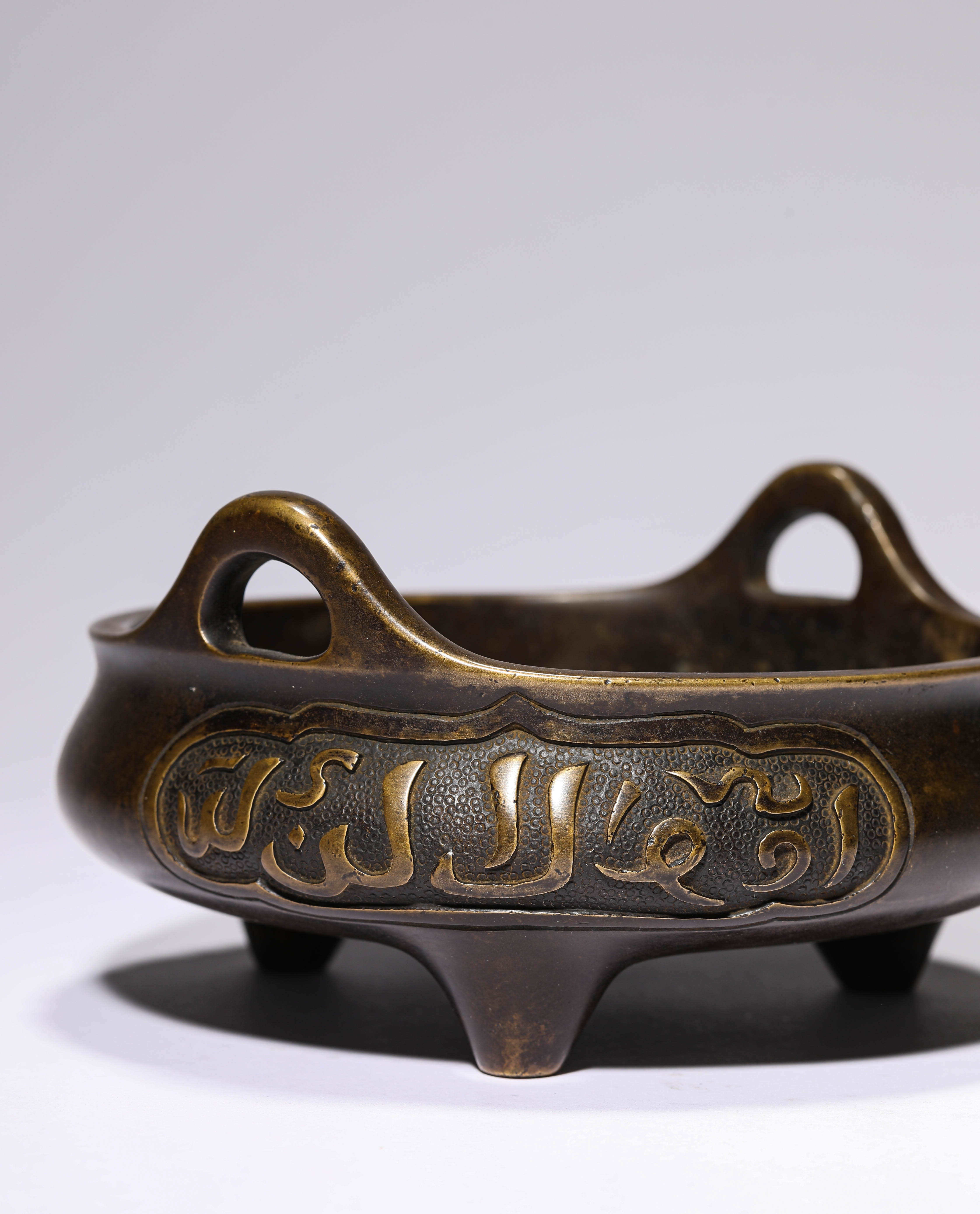 A Chinese bronze censor, 17TH/19TH Century Pr. - Image 4 of 6