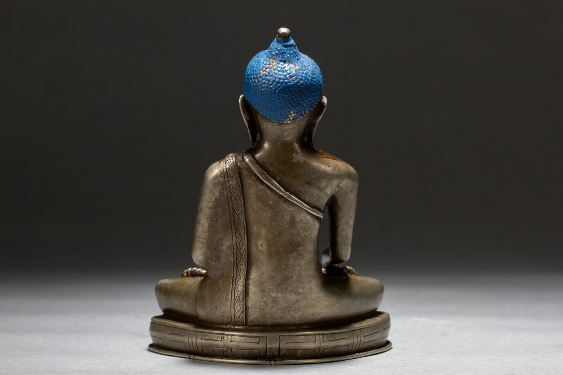 A Chinese silver buddaha figure, 17TH/18TH Century Pr.  - Bild 8 aus 9