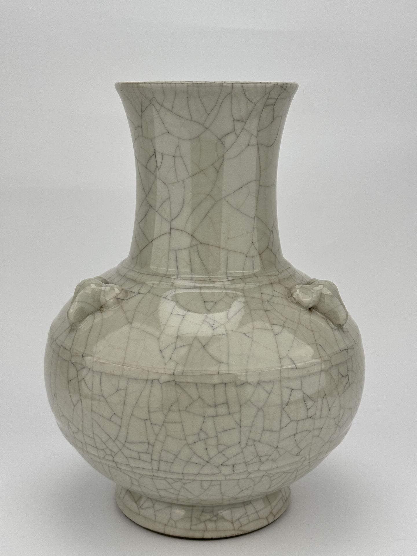 A Chinese Ge-type vase, 17TH/18TH Century Pr.  - Bild 2 aus 5