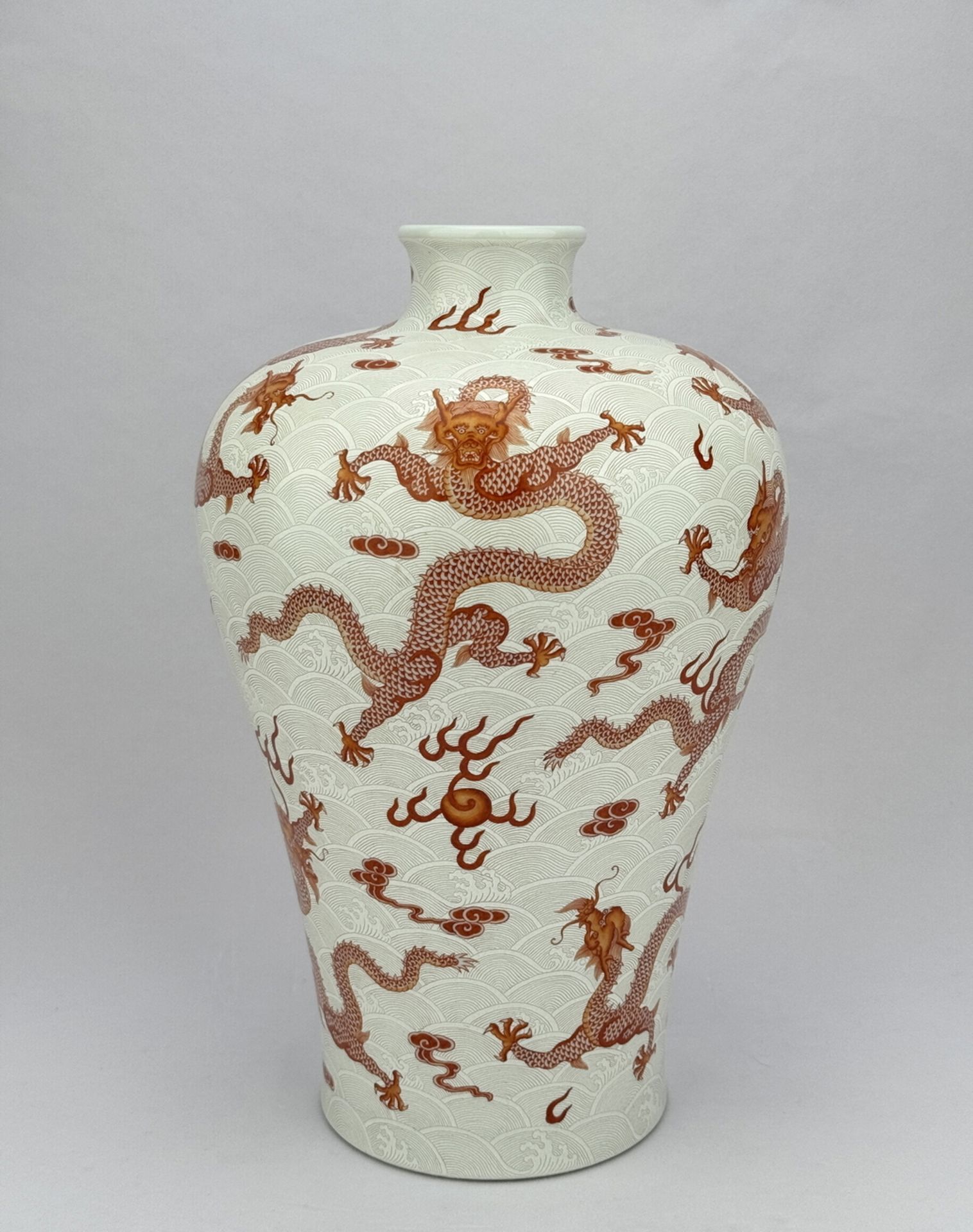 A Chinese empire style vase, 17TH/18TH Century Pr. 