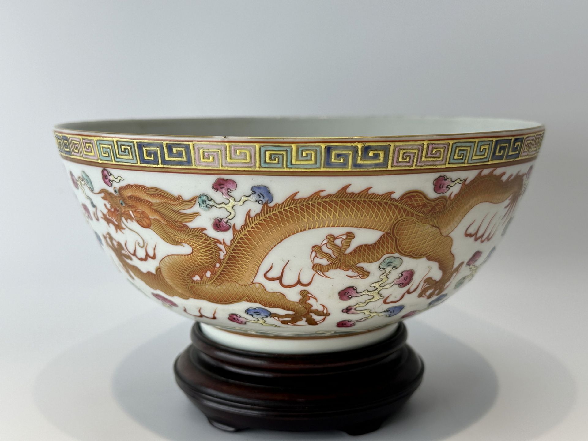 A Chinese Famille Rose bowl, 19TH/20TH Century Pr. 