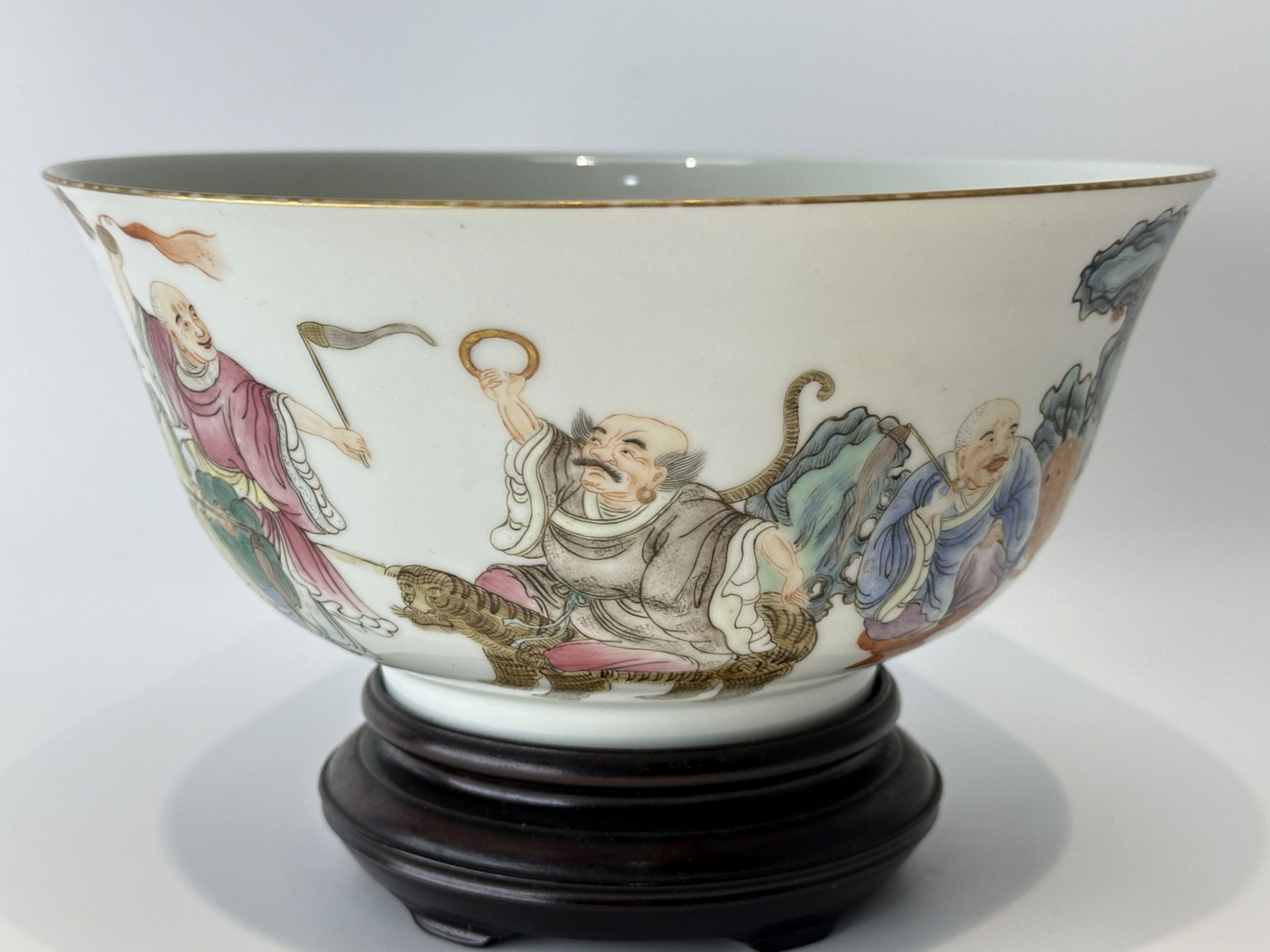 A Chinese Famille Rose bowl, 19TH/20TH Century Pr.  - Bild 5 aus 11
